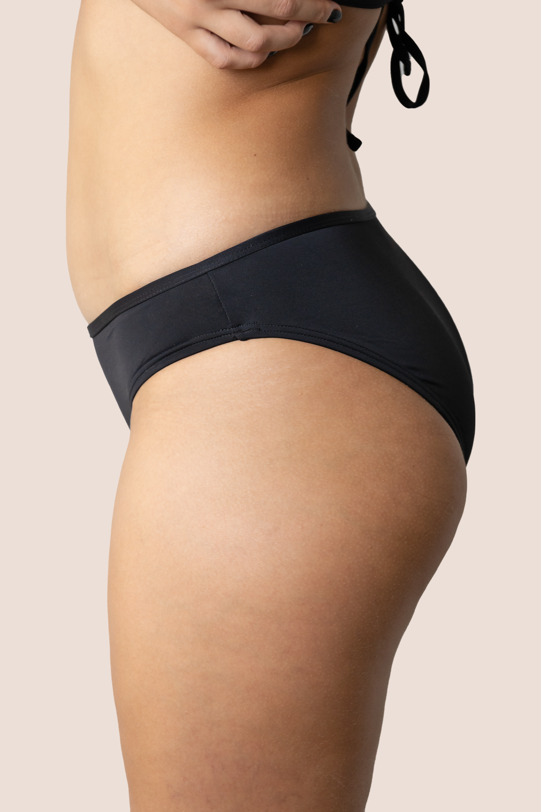 BIKINI CLASICA NEGRA DETALLE GENERAL