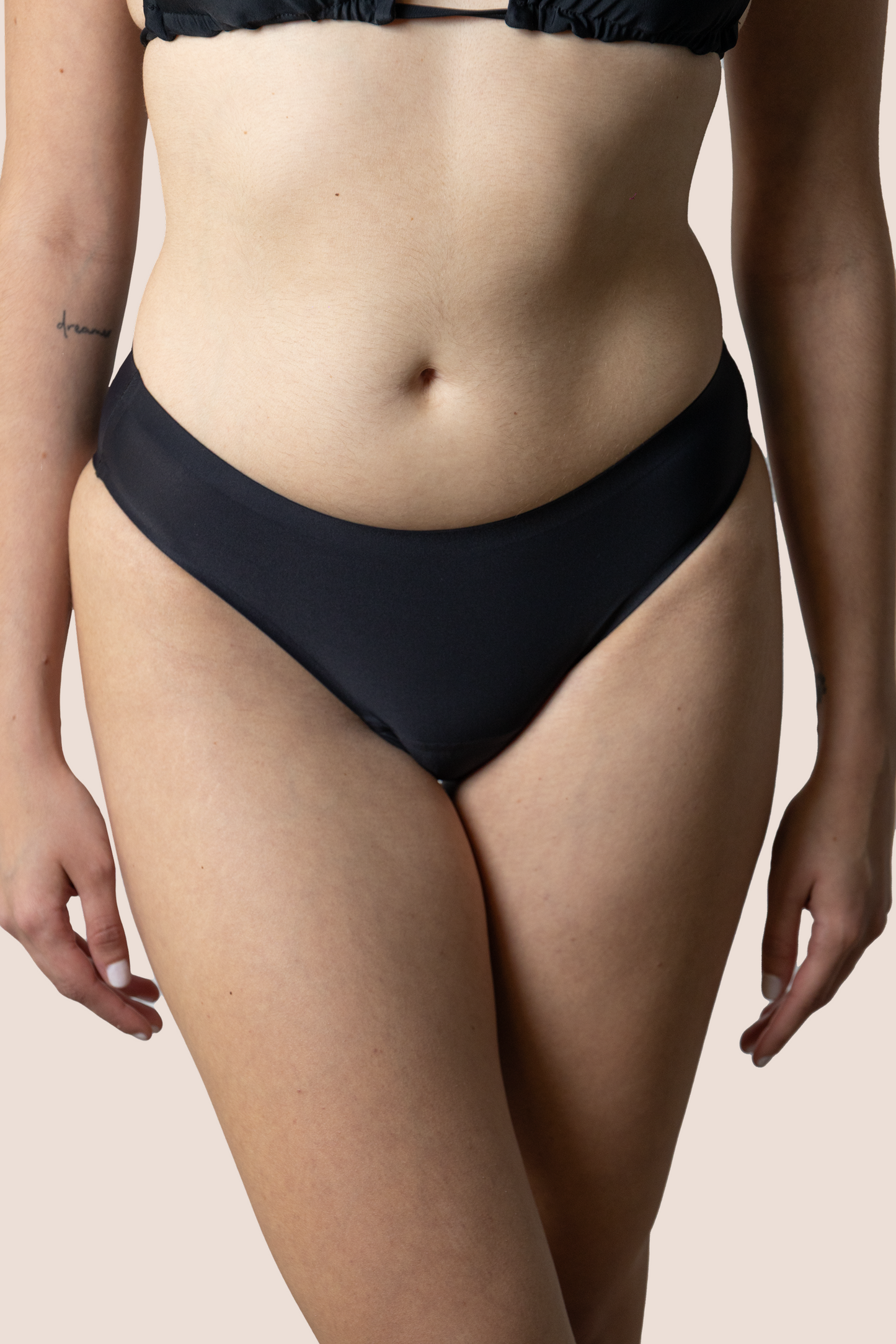 BIKINI SIN COSTURAS NEGRO NIÑA DETALLE GENERAL