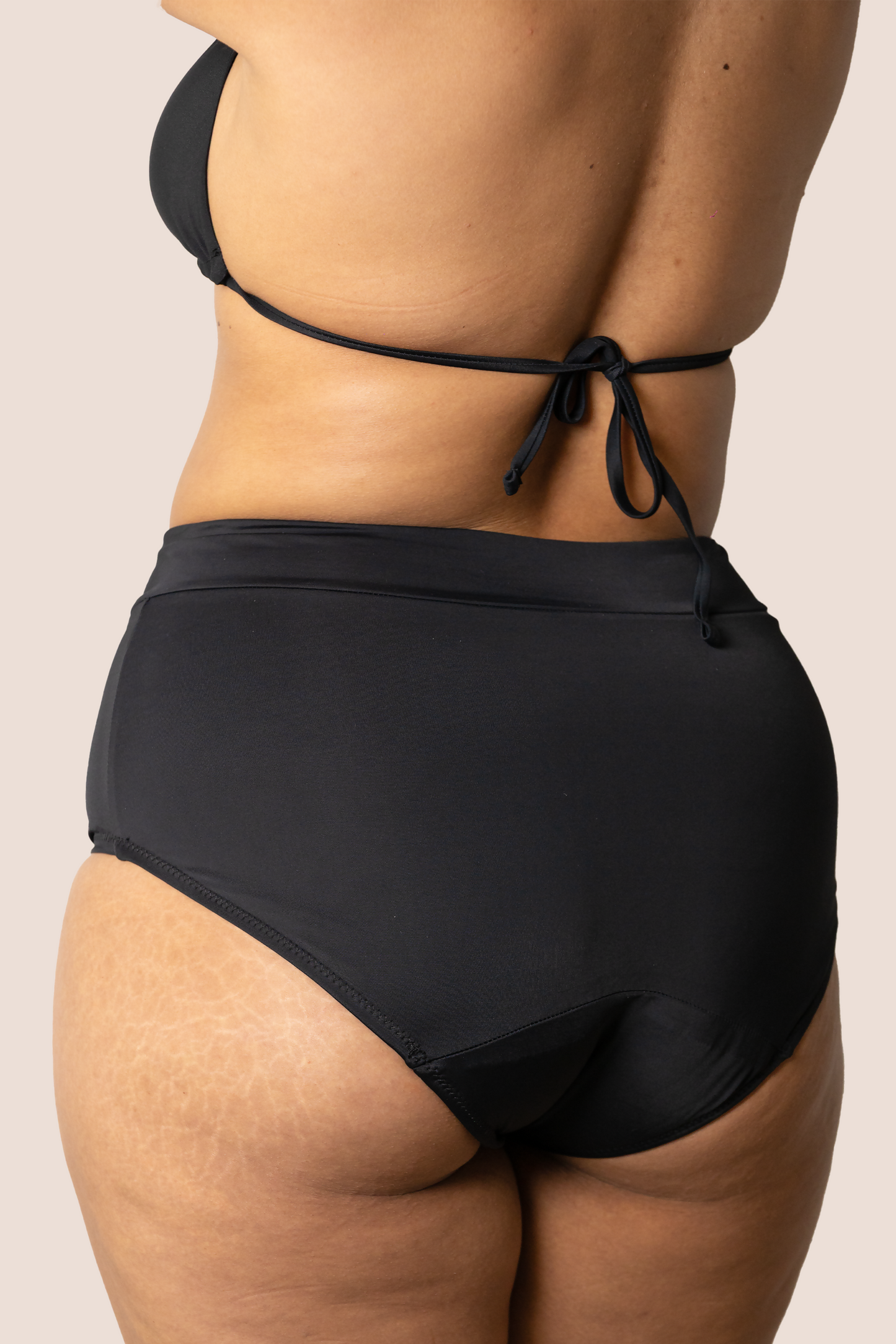 BIKINI TIRO ALTO NEGRO DETALLE GENERAL