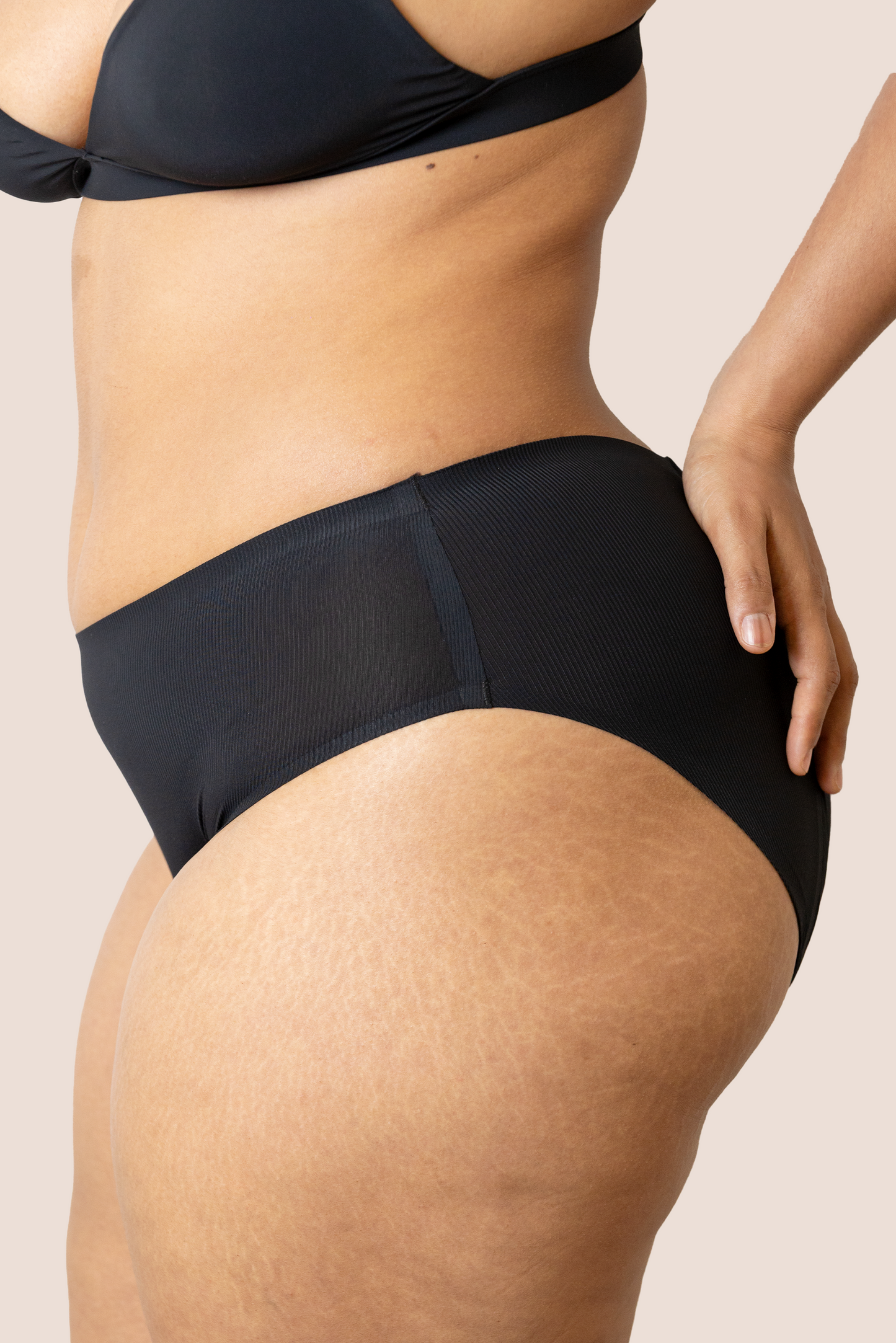 BRAGA TIRO ALTO SIN COSTURAS NEGRA DETALLE GENERAL