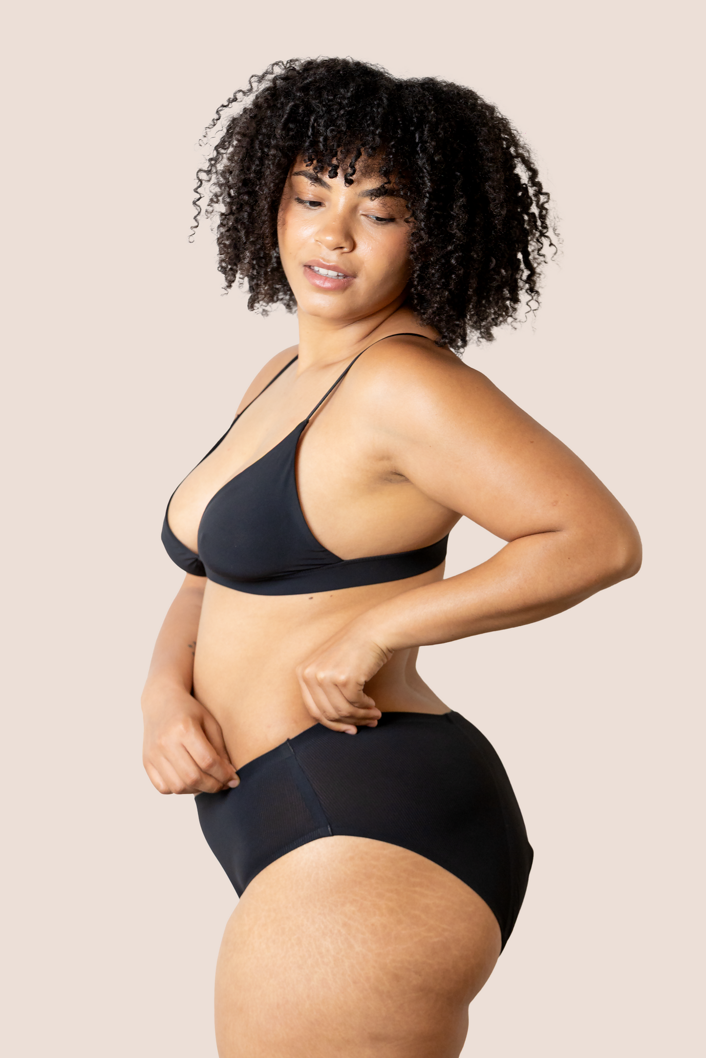 BRAGA TIRO ALTO SIN COSTURAS NEGRA LADO GENERAL