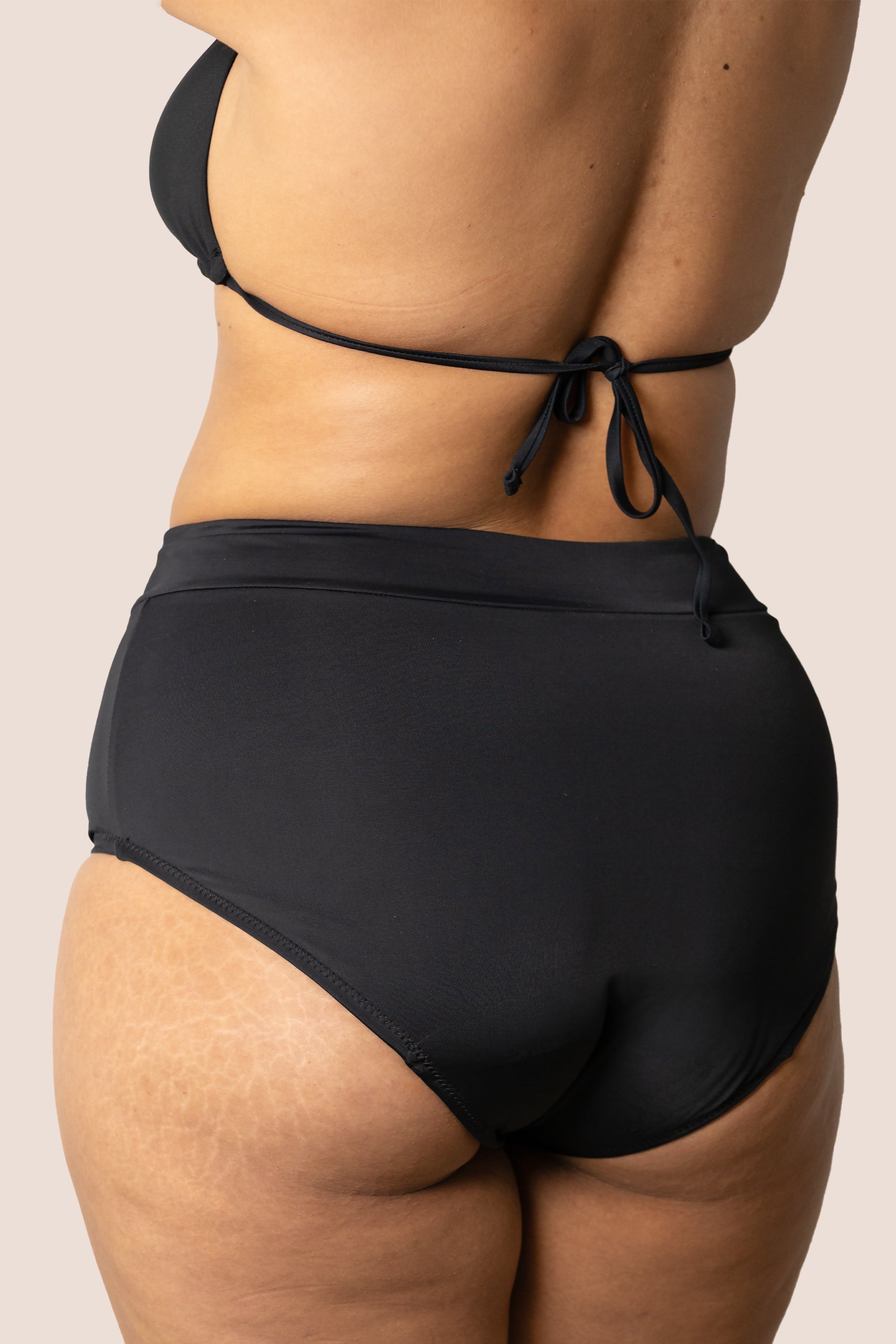 BIKINI TIRO ALTO NEGRO DETALLE GENERAL