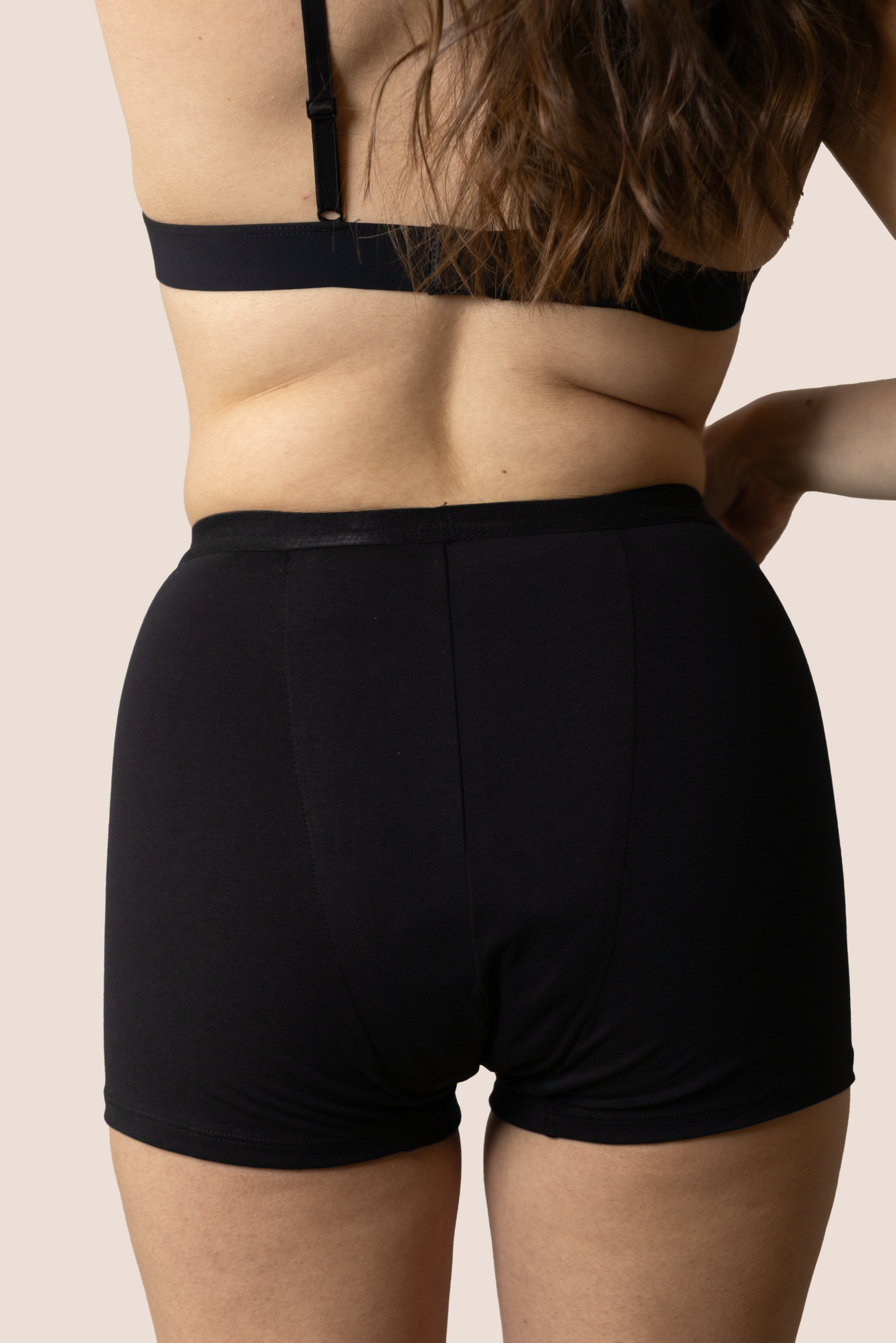 BOXER NEGRO NINA DETRAS GENERAL