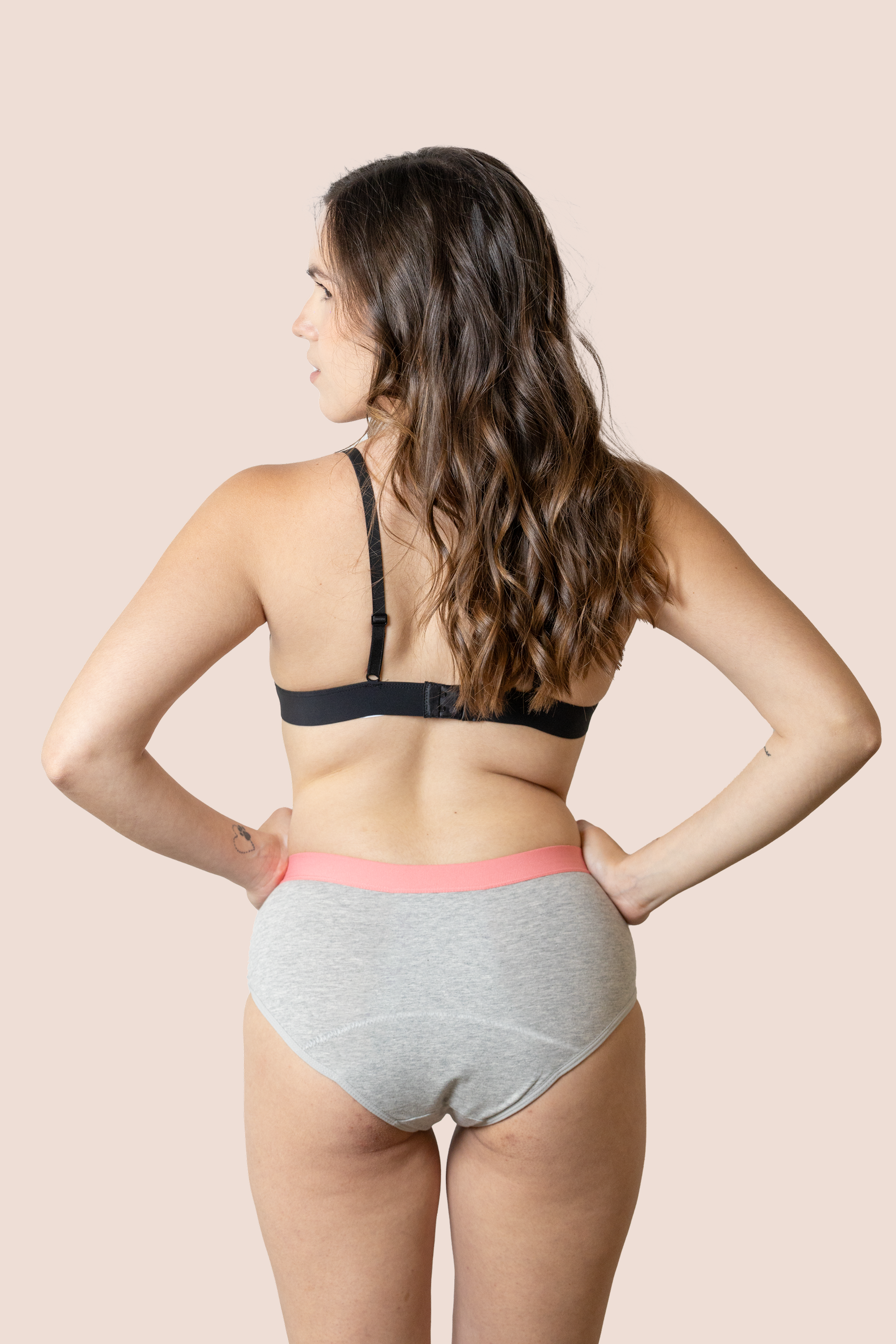 BRAGA CLASICA GRIS NINA DETRAS GENERAL