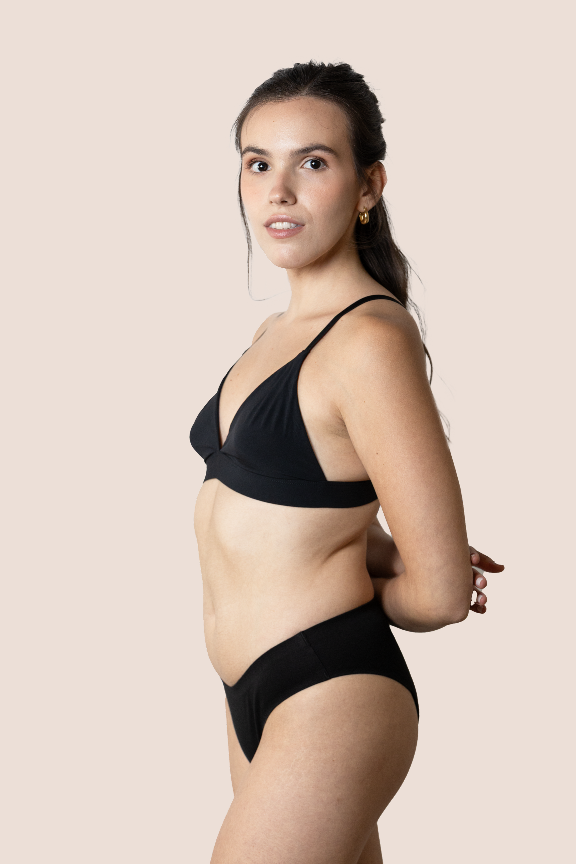 BRAGA SIN COSTURAS NEGRA NINA LADO GENERAL